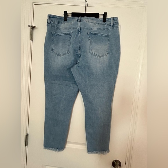 Royalty crop distressed jeans NWOT - Picture 4 of 4